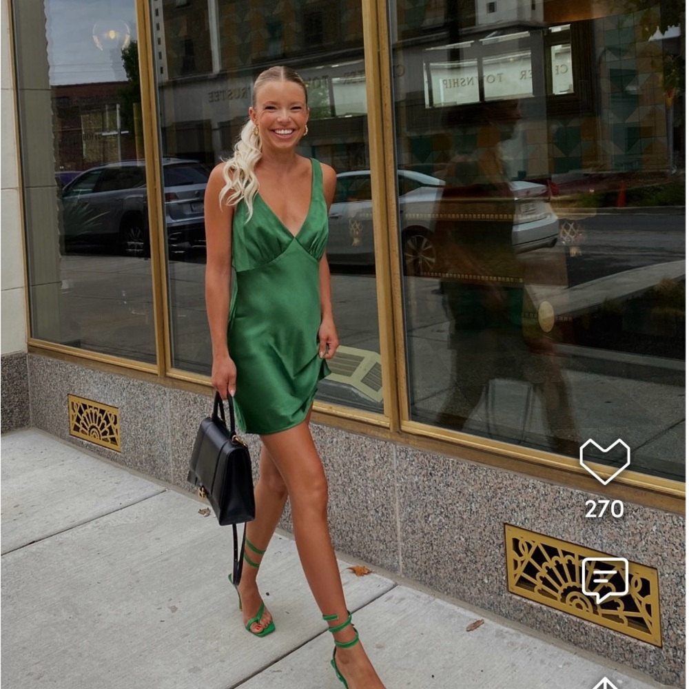 Nasty Gal Satin V Ruched Mini Size 4